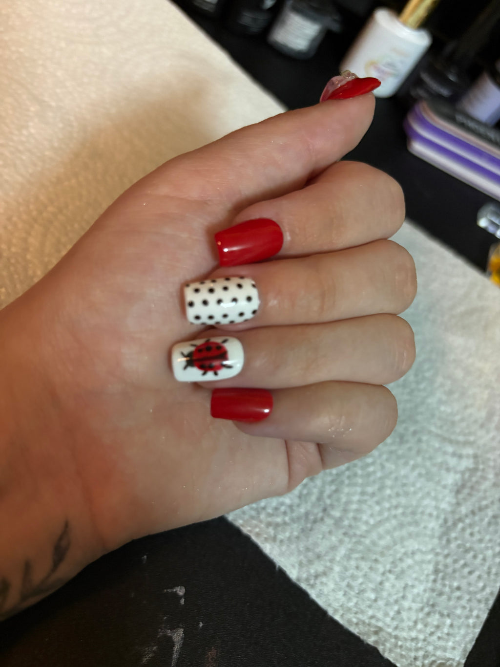 Lady bug press-ons